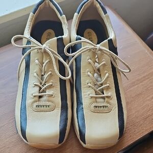 EUC GUESS Women's Tan and Black Leather Melinda Casual Shoes Sz 8 1/2